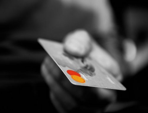 Zastrzeżenie a blokada karty płatniczej